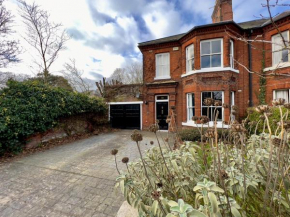 Stylish 4 bed house with parking in central Norwich